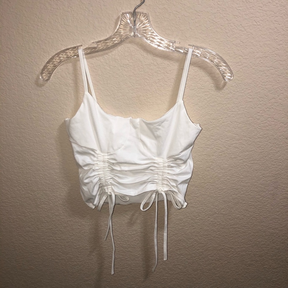 Sexy, trend & it’s ADJUSTABLE crop top!